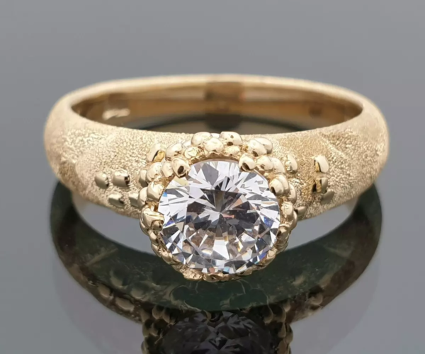 Auksiniai žiedai –  vestuvių klasika