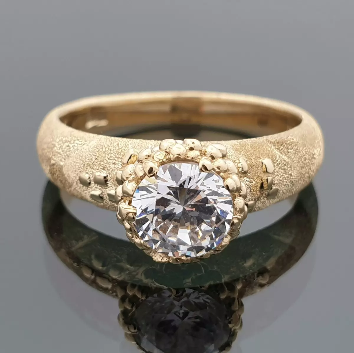 Auksiniai žiedai –  vestuvių klasika