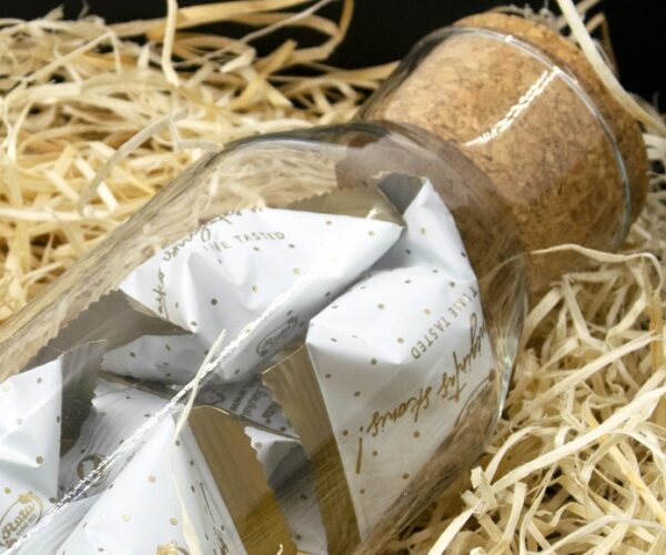 Kaip saugiai ir gražiai užpildyti dėžutę: patarimai pakuojantiems