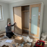 Nestandartiniai baldai ir jų gamyba: kada verta rinktis individualų sprendimą?